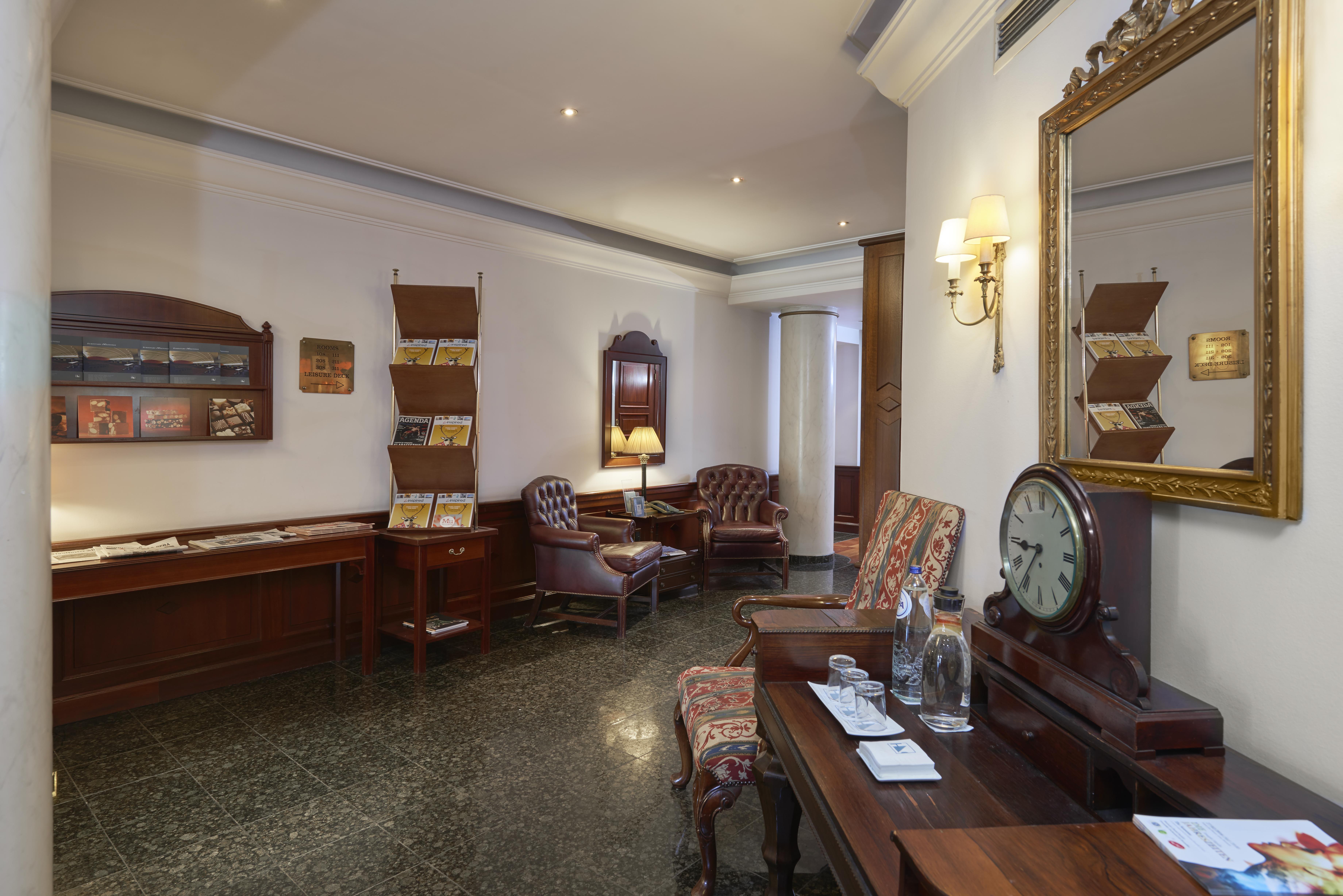 Eurostars Montgomery Bruselas Exterior foto The lobby of the hotel