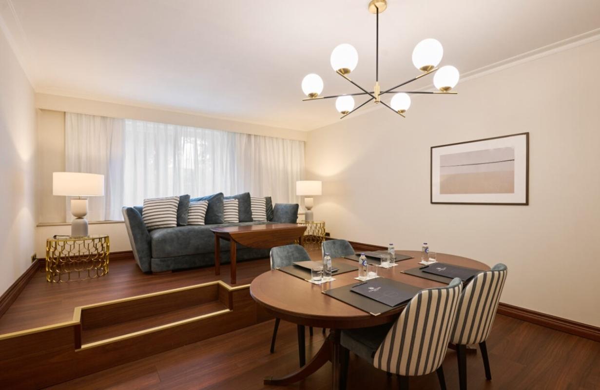 Eurostars Montgomery Bruselas Exterior foto A living room in a suite at the hotel