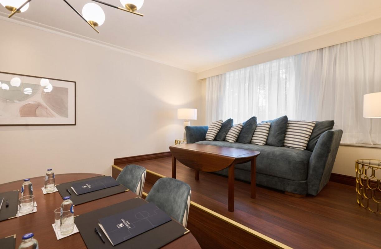 Eurostars Montgomery Bruselas Exterior foto The interior of a meeting room at the hotel