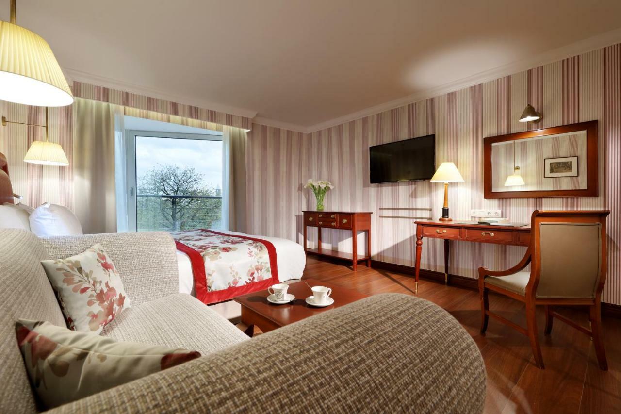 Eurostars Montgomery Bruselas Exterior foto A room at the hotel
