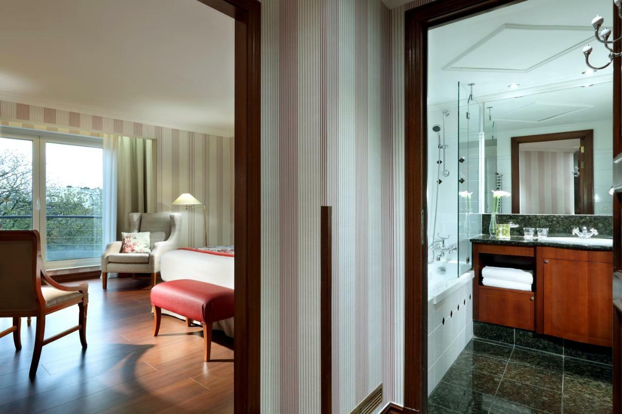 Eurostars Montgomery Bruselas Exterior foto A suite at the hotel