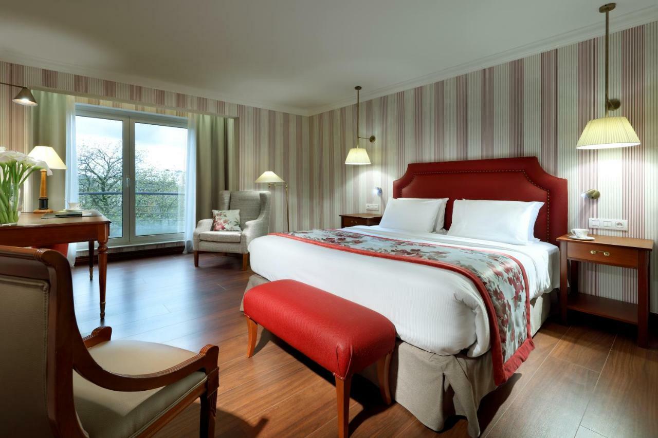 Eurostars Montgomery Bruselas Exterior foto A room at the hotel